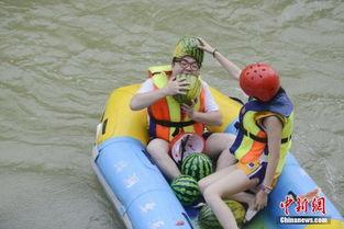 水里吃瓜大赛,水花飞溅，瓜王诞生！