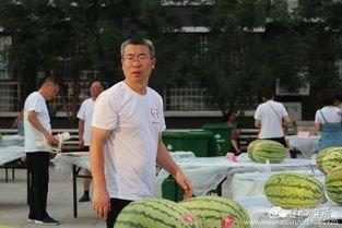 王康现场吃瓜,趣味横生瞬间捕捉