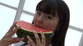 教室女孩吃瓜,教室女孩的瓜田奇遇记